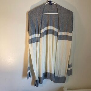 Women’s Gap sz L white gray cardigan like new condition